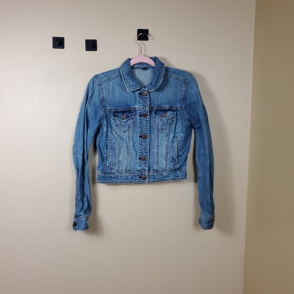 American Eagle Medium Wash Cropped Fitted Denim Jacket Size M